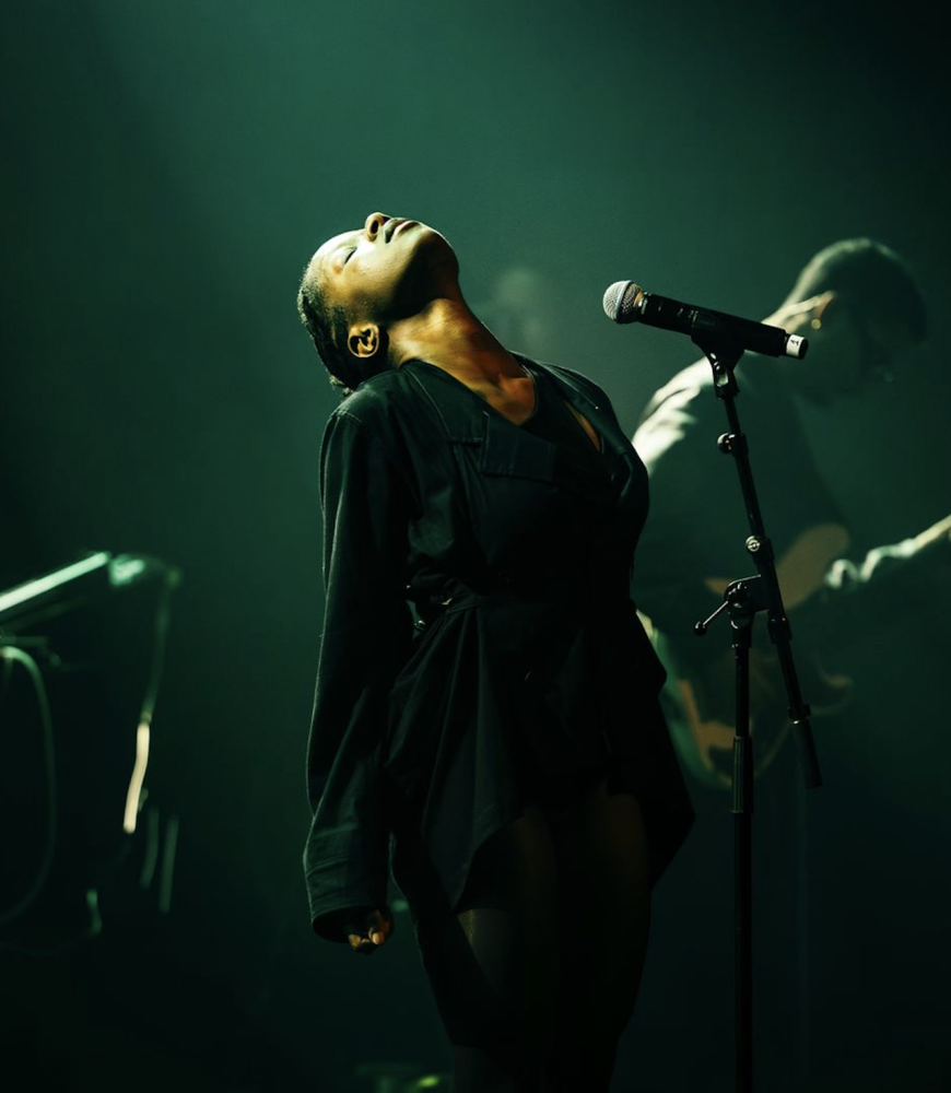 Captura-de-pantalla-2024-11-06-a-las-1.30.02 p.m-870x1000 - Los mejores festivales de música del mundo: un viaje a la diversidad sonora